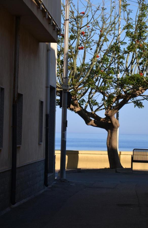 I Tesori Del Mare Bed & Breakfast Letojanni Bagian luar foto
